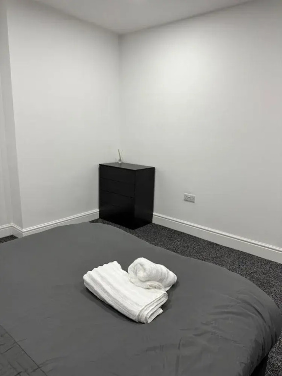 Lutom 2 Bed Flat - 1 With Sofa bed Sleeps 4