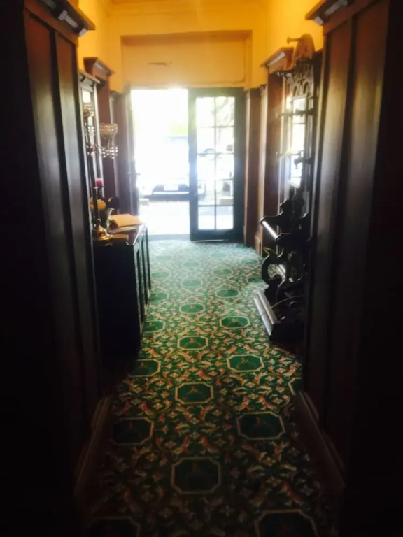 Ross Hotel
