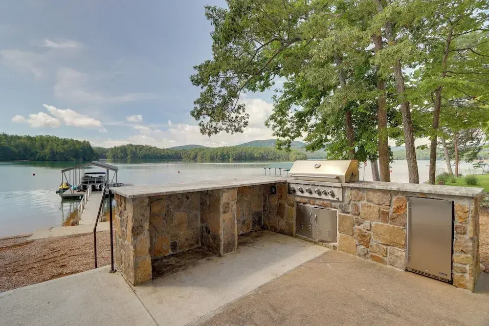 Mountain View Cabin on Lake Blue Ridge: Hot Tub