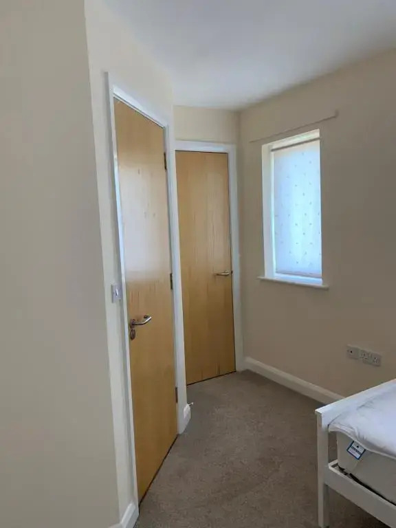 Private Rooms In A Cheerful 4-Bedroom Town House