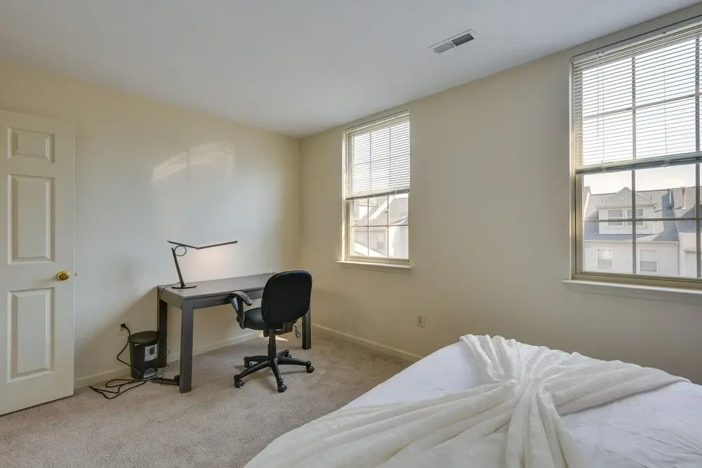 Owings Mills Townhouse: 8 Mi to Liberty Reservoir!