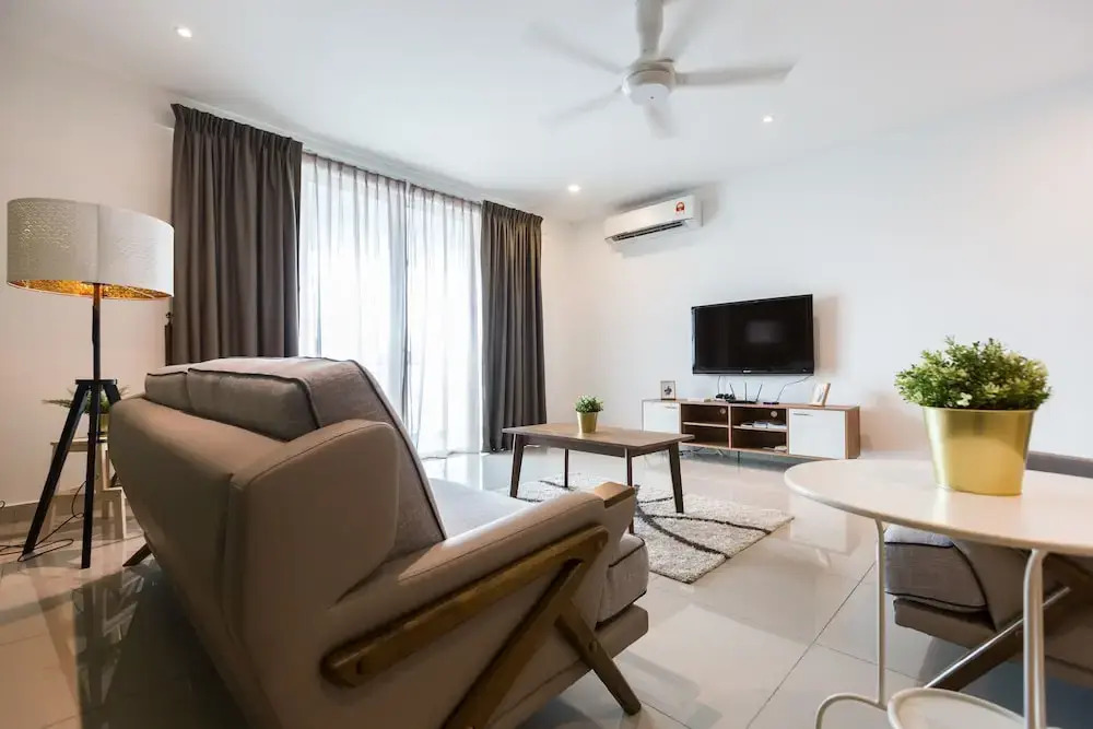 Spacious Seaview Suite