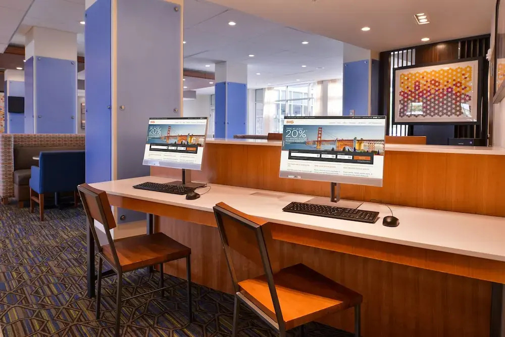 Holiday Inn Express & Suites - Mall of America - MSP Airport by IHG