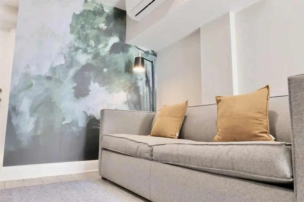 Darling Apartment in Capitol Hill - TWO min to Metro
