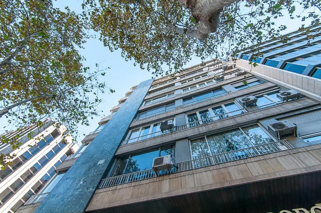 Weflating Diagonal Apartments