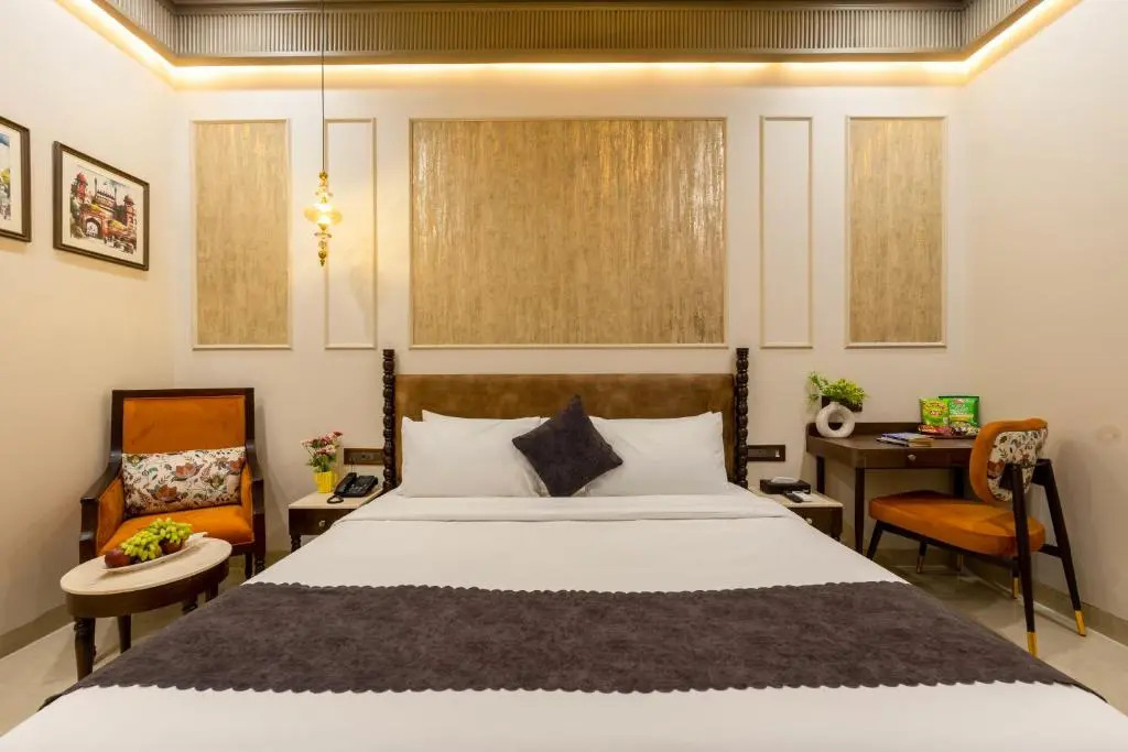 Saltstayz Autograph - Connaught Place