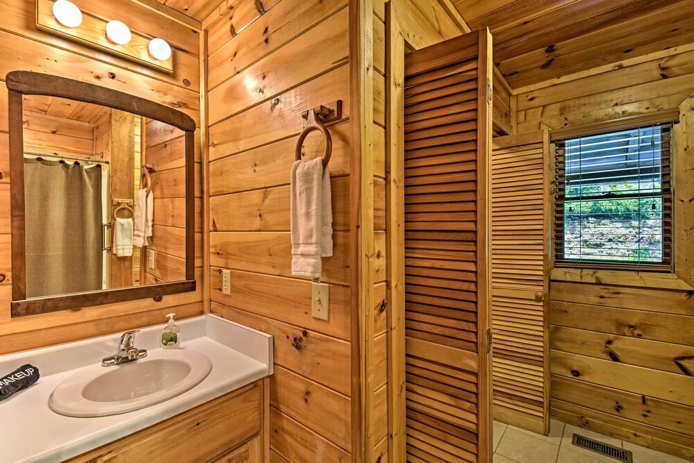 Cozy 'sunset View' Cabin w/ Game Room & Mtn Views!
