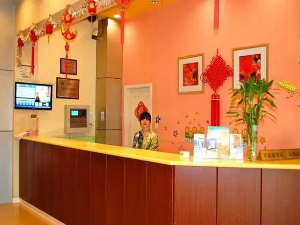 Home Inn LongDong Avenue
