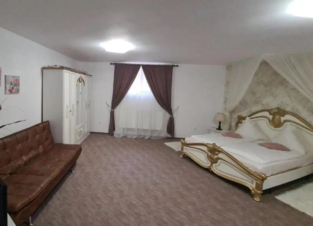 Wall St House