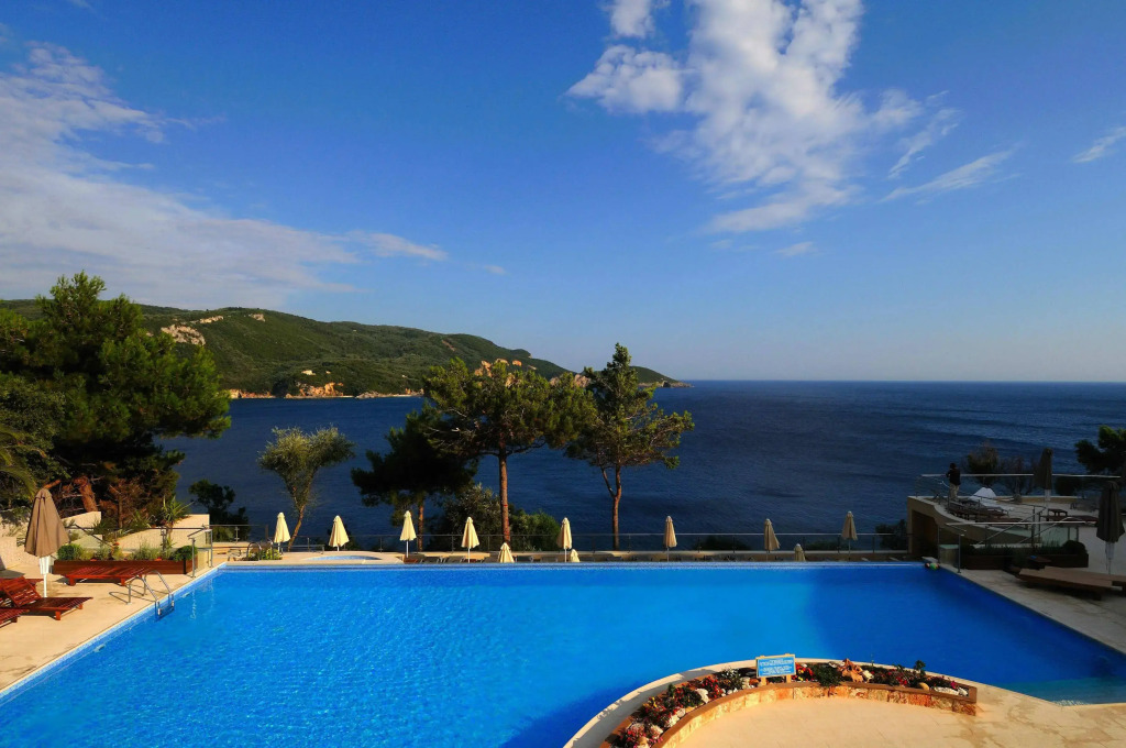 Akrotiri Beach Resort & Spa