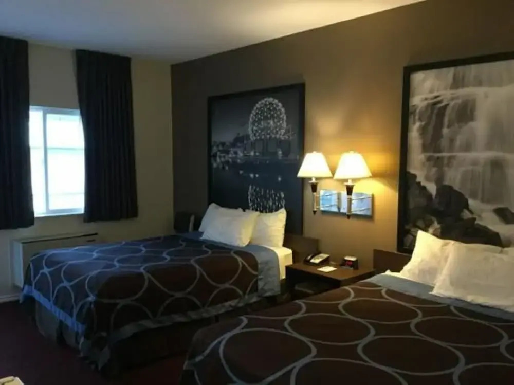 Super 8 Merritt