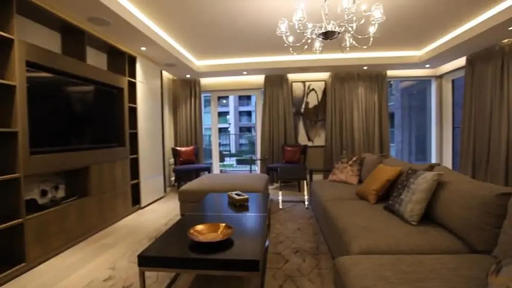 Luxurious Three Bedroom Flat in Chelsea Creek