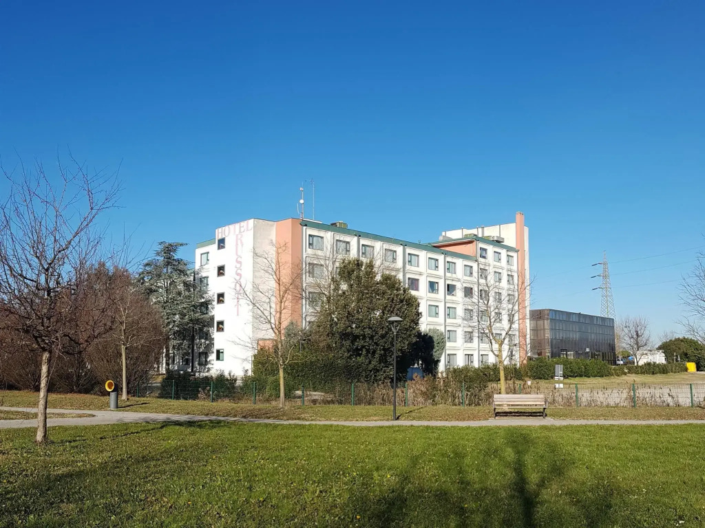 Russott Hotel