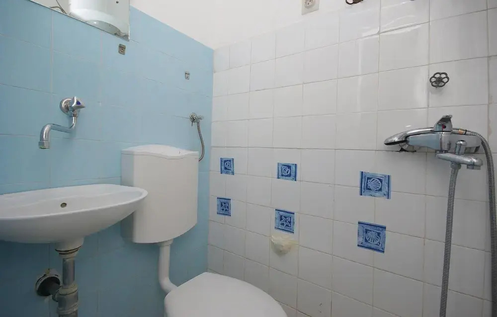 Beautiful Home in Podaca With Wifi and 4 Bedrooms