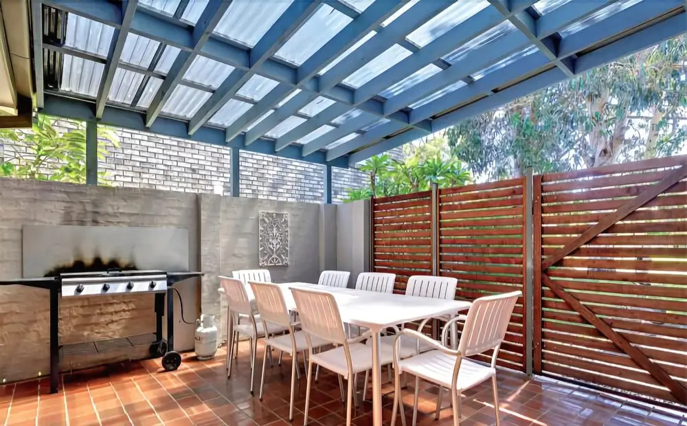 Little Beach House, 8 Mistral Close