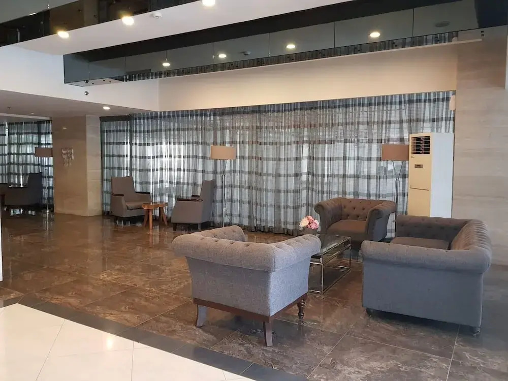 Grand Residences Unit 12N by Comfyrooms