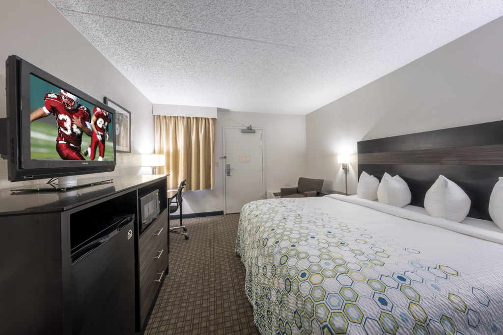 HomeTown Inn by Red Roof East Syracuse