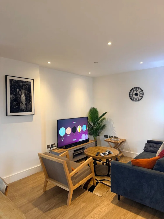 Birmingham - Cozy 2 Bed Apartment - Sleeps 4