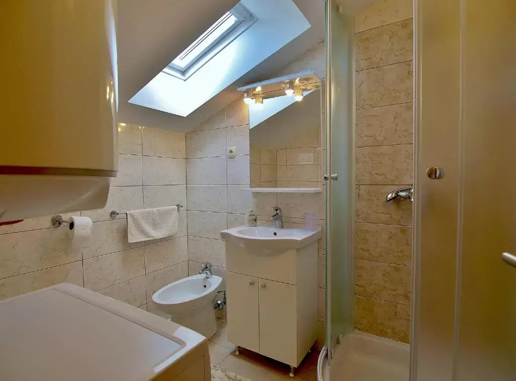 Apartmani Roza Lopar