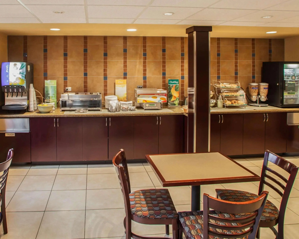 Quality Inn & Suites St Charles -West Chicago