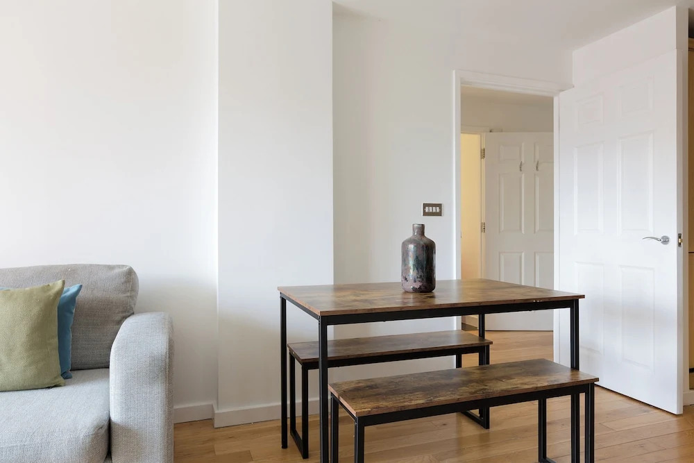 Modern Apartment in Bow