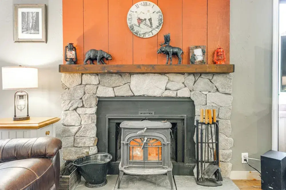 West Dover Townhome: Hot Tub, 2 Mi to Mount Snow!