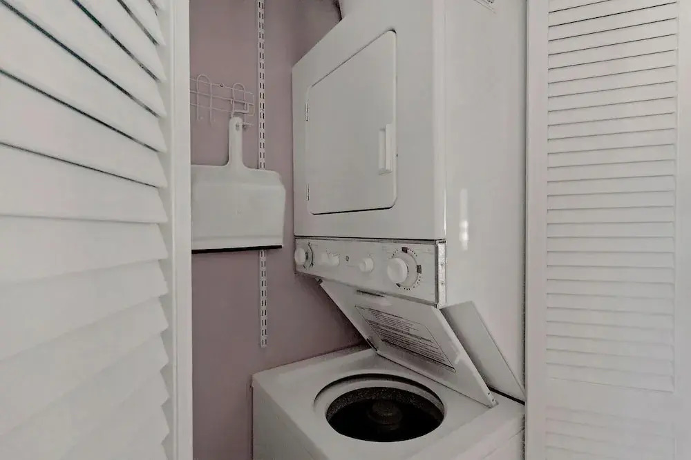 Love Me 1037 - 1 Br Condo