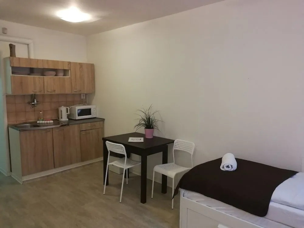 Top Location Economy Studio