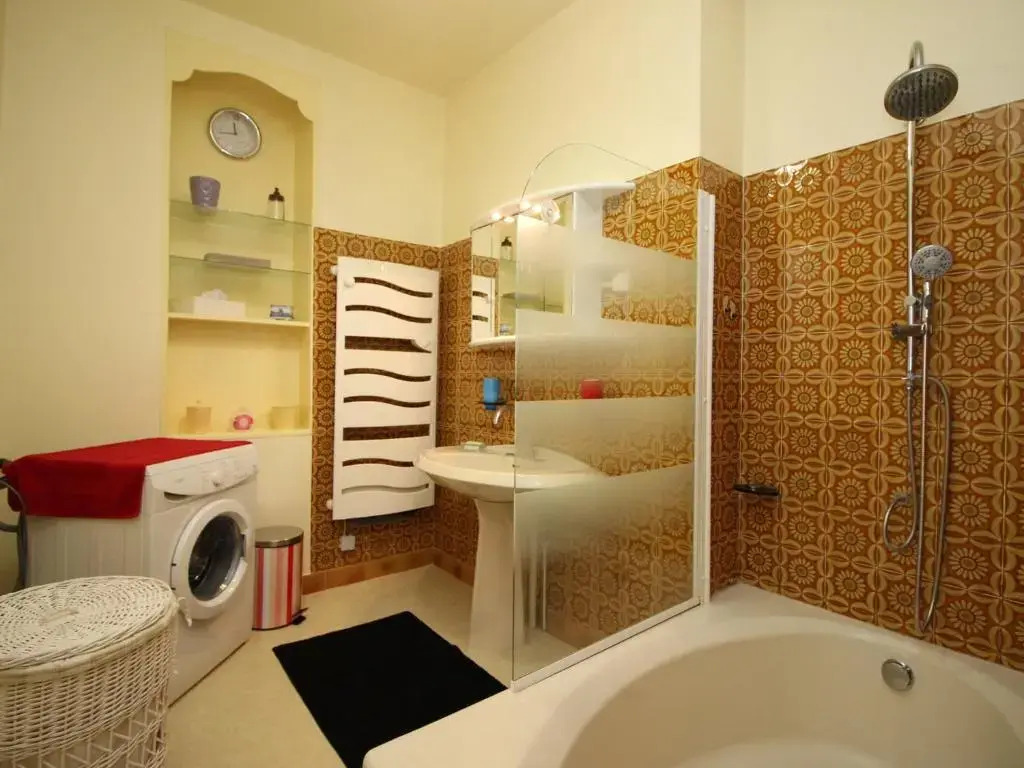 Appartement La Bourboule, 2 pièces, 6 personnes - FR-1-608-19