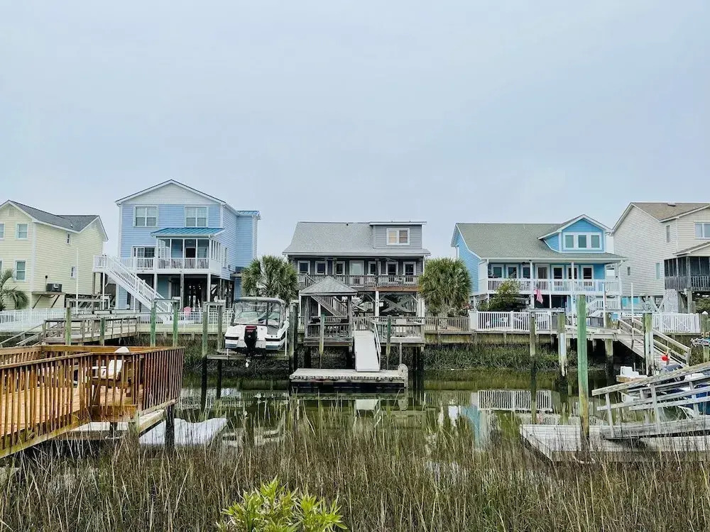 Beach Bells 4 Bedroom Home by RedAwning
