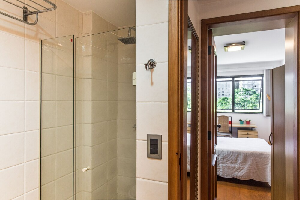 Ipanema 503 - Apart Hotel - Quadra da Praia com Piscina, Sauna, Academia e Garagem.