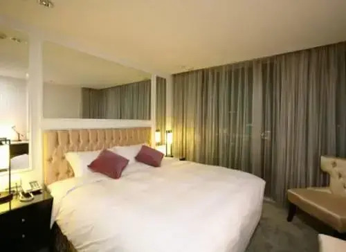 Bentley Park Suites