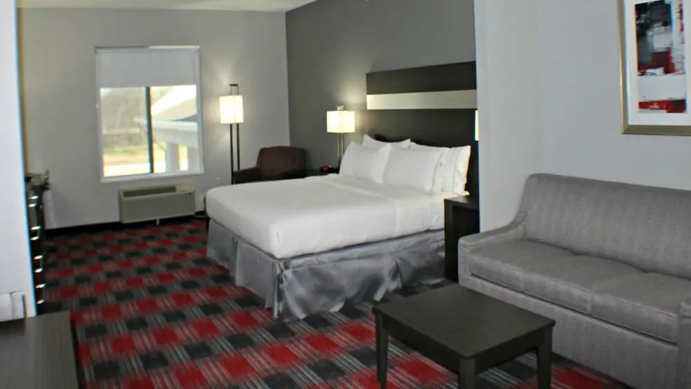 Holiday Inn Express & Suites Bonham by IHG
