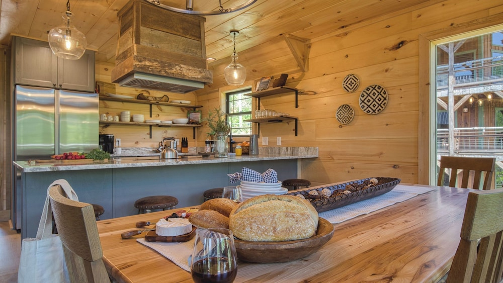 Birch Lodge by Avantstay Indoor Pool, Theater, Game Room & Stunning Views!