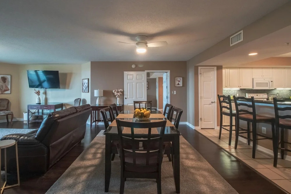 Yacht Club Villas #2-204