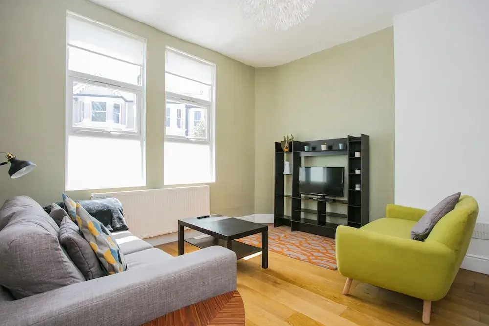 Three Bedroom Apartment in Willesden Green