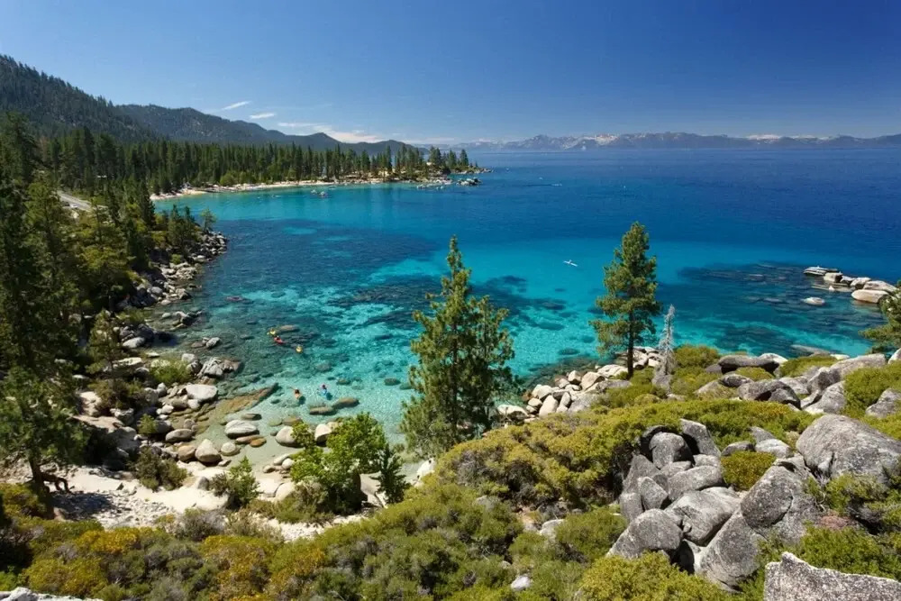 Black Bear by Avantstay Spacious Viking Lodge in Tahoe Donner w/ Game Room & Hot Tub!
