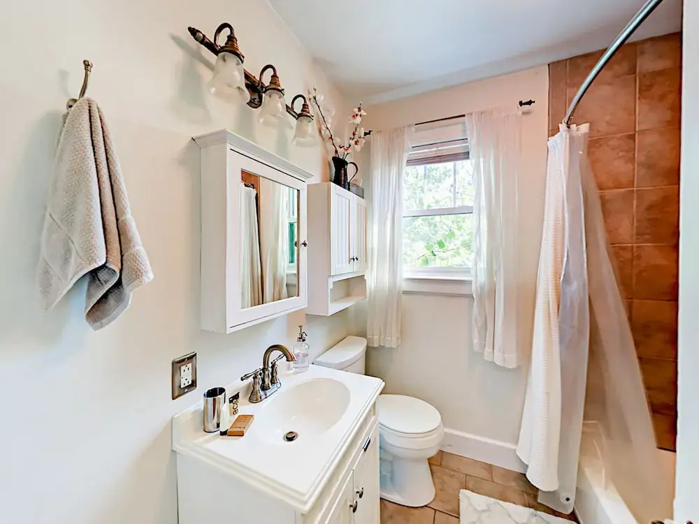1909 Wildwood Ave Home 3 Bedrooms 2 Bathrooms Home