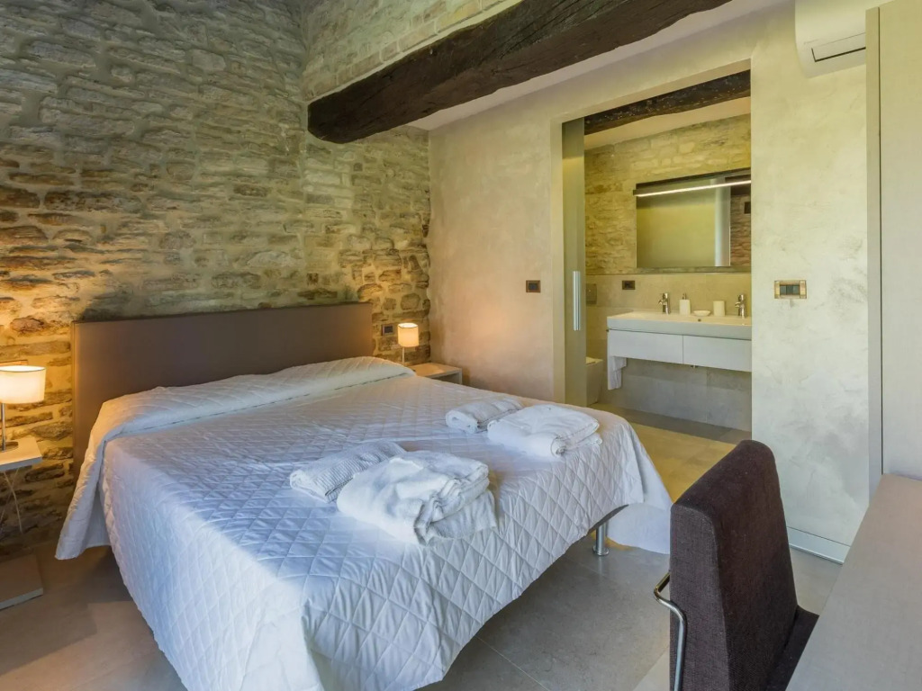 Exclusive Outdoor 2 Bubble Baths, Heated Pool, Gym