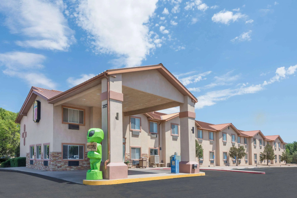 Super 8 by Wyndham Roswell