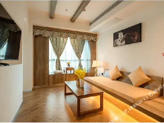 Ziyou Island Hotel (Riyue Plaza, Haikou)