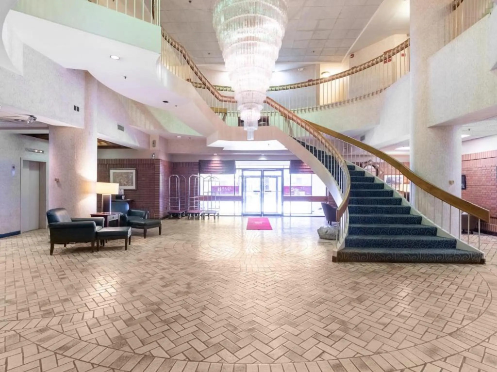 The Mclure Hotel & Conference Center