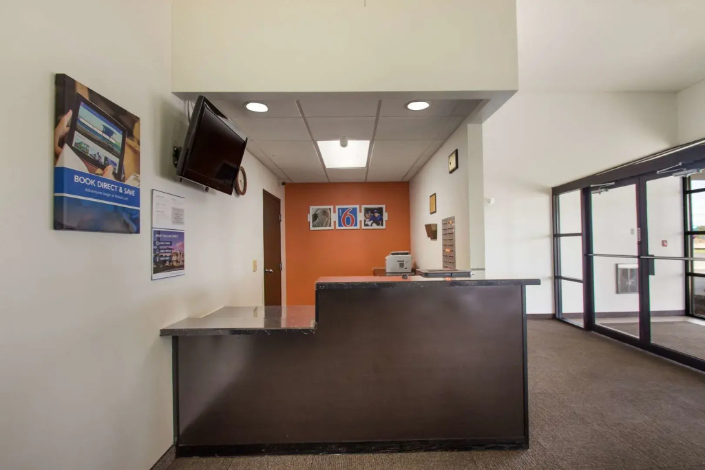 Motel 6-Rothschild, WI
