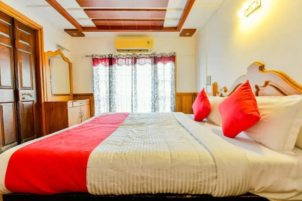 OYO 23231 KHBO Gold Sharing Houseboat