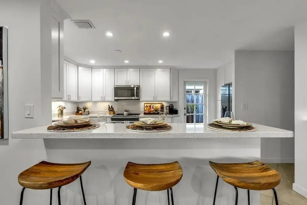 New Waterfront Oasis, Minutes to Beach, Eats, Shops