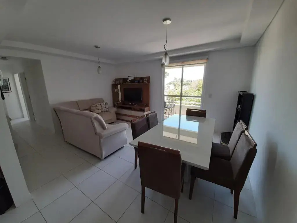 Quarto com cama de casal ao lado da Ópera de Arame