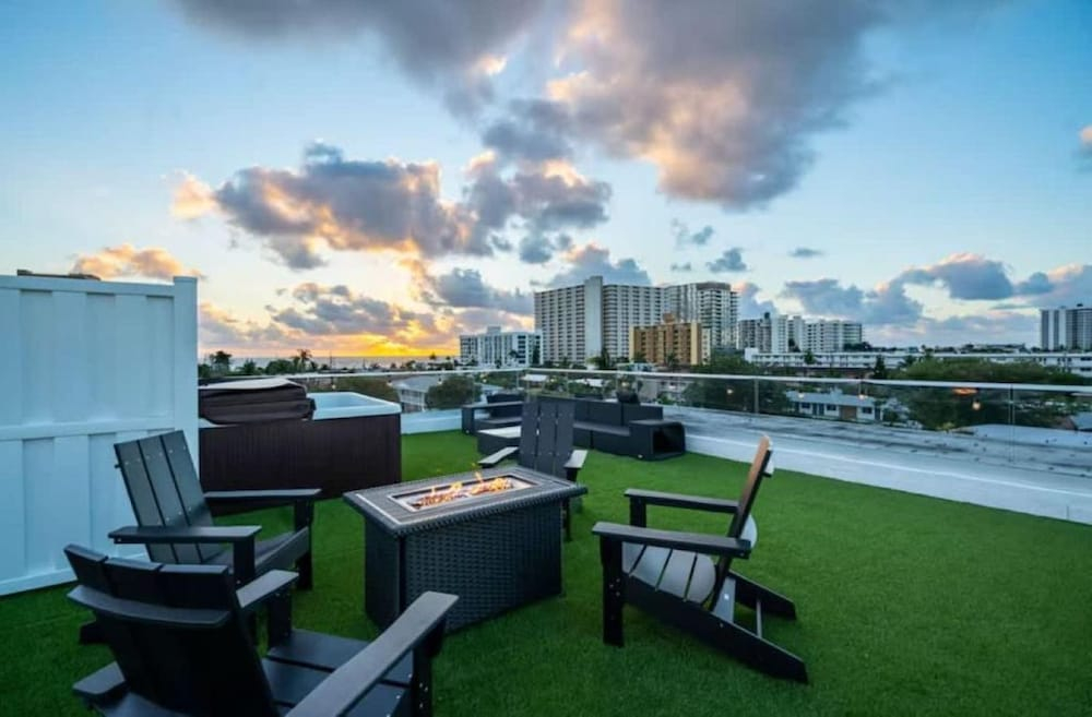 Luxury 5BR Villa Steps from the Beach
