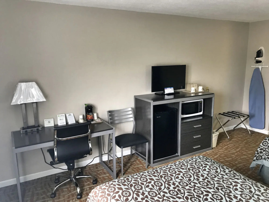 BridgePointe Inn & Suites by BPhotels, Council Bluffs, Omaha Area