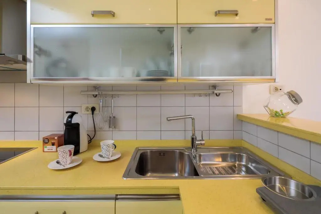 Seaside Apartment Gold 1row