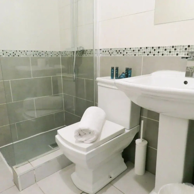 Tudors eSuites Five Ways Terrace Parking